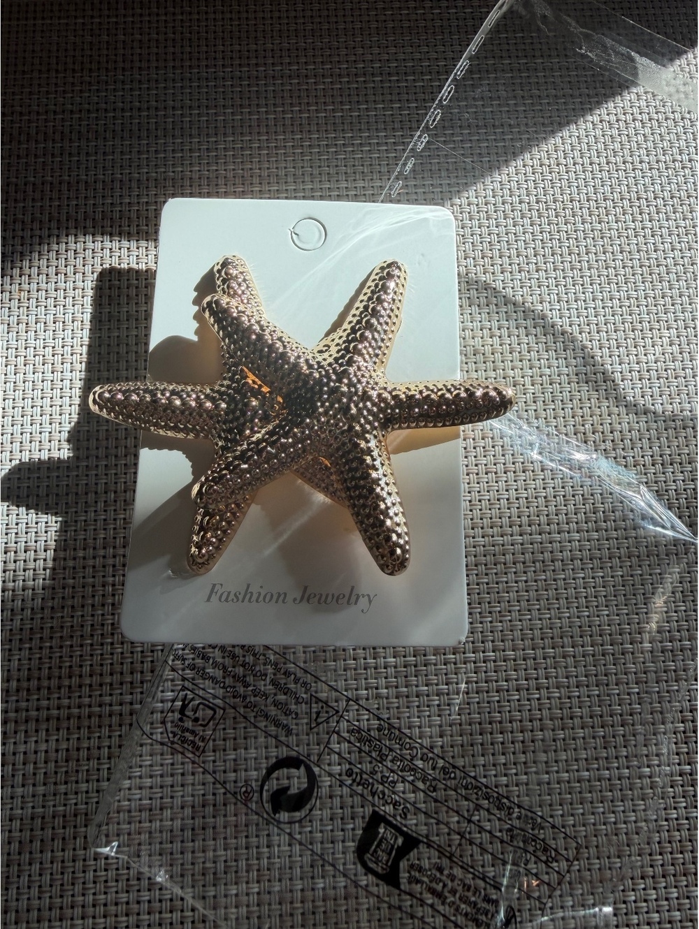 Gold tone starfish fashion hair clip